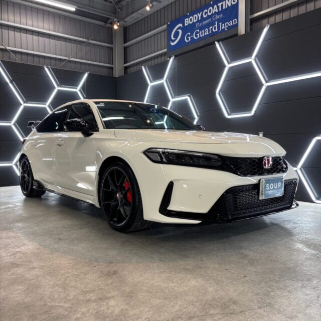 ホンダ FL5 シビックタイプRにSystemX PROセラミックコーティングを施工 徳島県三好市のカーコーティング専門店SOUPによる高品質施工。 SystemX PROがもたらす深い艶と優れた耐久性で、シビックタイプRの塗装を長期間保護。
