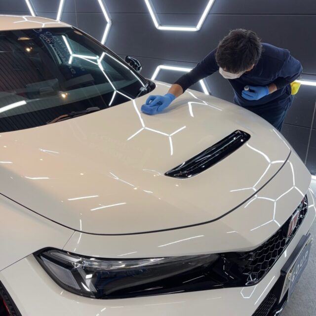 ホンダ FL5 シビックタイプRにSystemX PROセラミックコーティングを施工 徳島県三好市のカーコーティング専門店SOUPによる高品質施工。 SystemX PROがもたらす深い艶と優れた耐久性で、シビックタイプRの塗装を長期間保護。