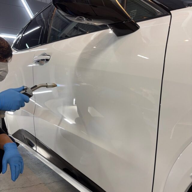 新車レクサス GAYA16 LBX MORIZO RRへ、徳島県三好市のカーコーティング専門店SOUPがSystemX専用ガスプライマーを施工中。 Diamond SSの密着性・耐久性を最大化し、レクサスの塗装を長期的に保護するプロフェッショナルな下地工程。