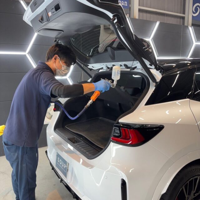 徳島県三好市のカーコーティング専門店SOUPにて、新車レクサス GAYA16 LBX MORIZO RRへSystemX Diamond SSセラミックコーティングを施工。 深みのある艶と最高峰の耐久性能で、プレミアムコンパクトSUVの美しさを長期間キープ。