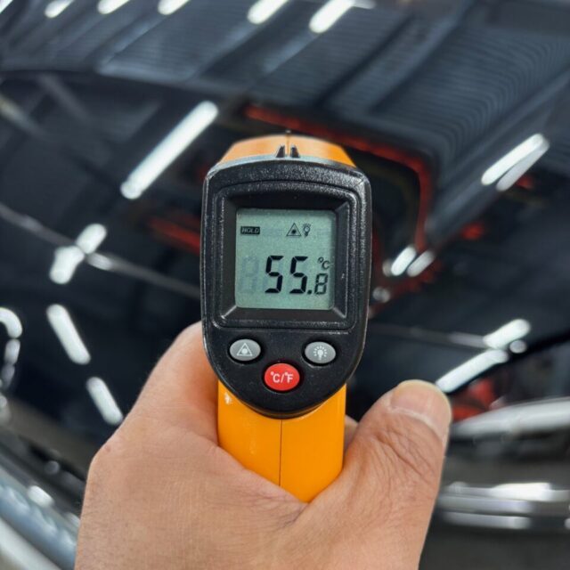 徳島県三好市のカーコーティング専門店SOUPにて、遠赤外線ヒーターで加熱乾燥中の新車 トヨタ MAPJ10 ヤリスクロス。
SystemX Crystal SS セラミックコーティング本来の艶・撥水・耐久性能を最大限に引き出し、長期にわたり美しさを維持します。