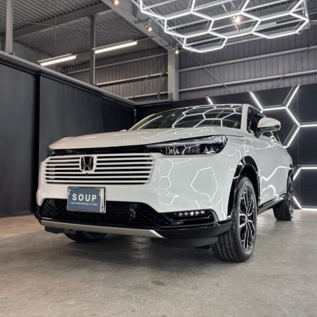 徳島県三好市のカーコーティング専門店SOUPにて、新車ホンダ RV5 ヴェゼルへSystemX Crystal SS セラミックコーティングを施工。深い艶と高耐久の保護膜で、新車以上の輝きを長期間キープ。