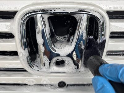 徳島県三好市のカーコーティング専門店SOUPで施工中の新車ホンダ RV5 ヴェゼル。SystemX Crystal SS セラミックコーティング前の丁寧な洗浄・鉄粉除去・下地処理で、最高品質の仕上がりを追求。