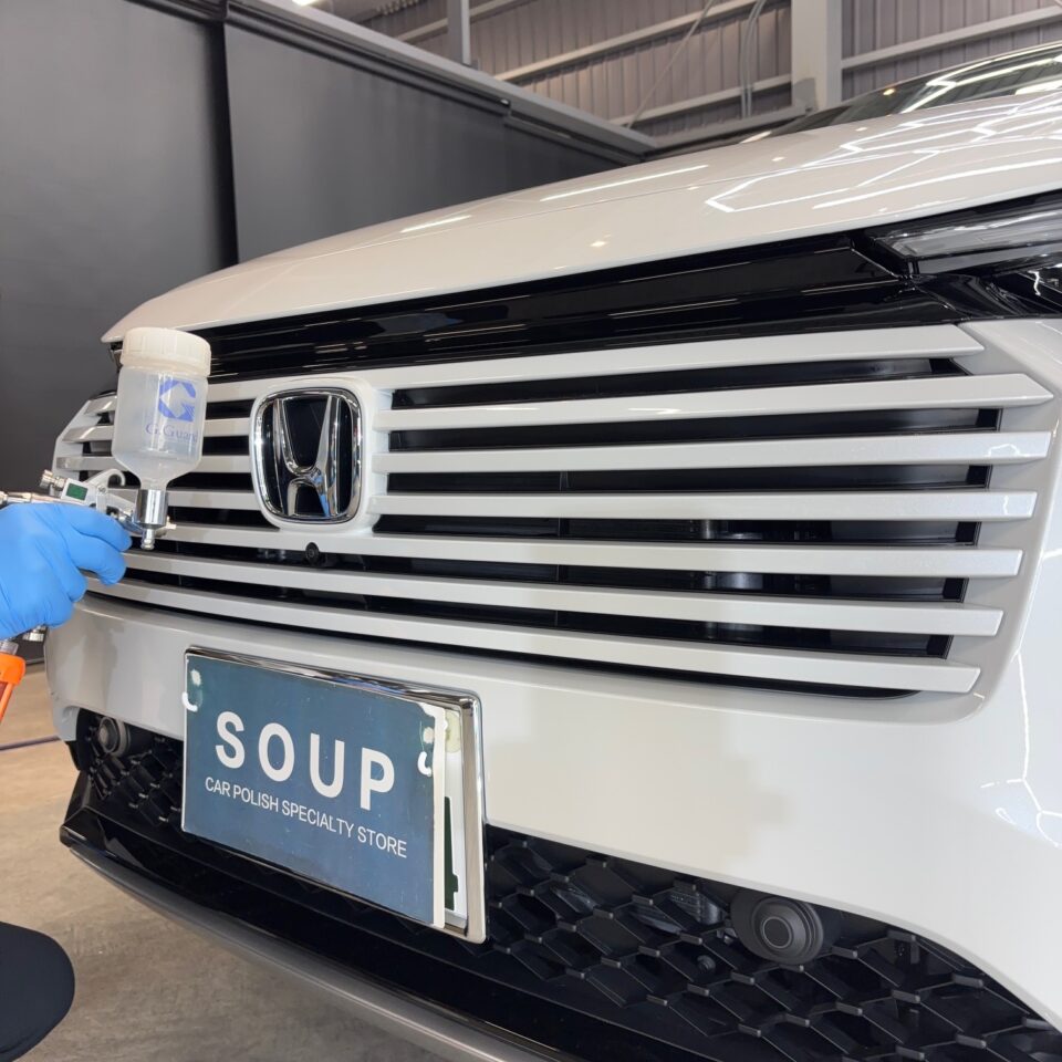 徳島県三好市のカーコーティング専門店SOUPにて、新車ホンダ RV5 ヴェゼルへSystemX Crystal SS セラミックコーティングを施工。深い艶と高耐久の保護膜で、新車以上の輝きを長期間キープ。