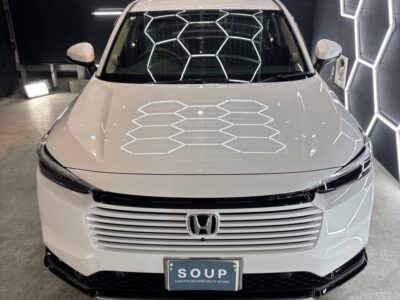 徳島県三好市のカーコーティング専門店SOUPにて、新車ホンダ RV5 ヴェゼルへSystemX Crystal SS セラミックコーティングを施工。深い艶と高耐久の保護膜で、新車以上の輝きを長期間キープ。
