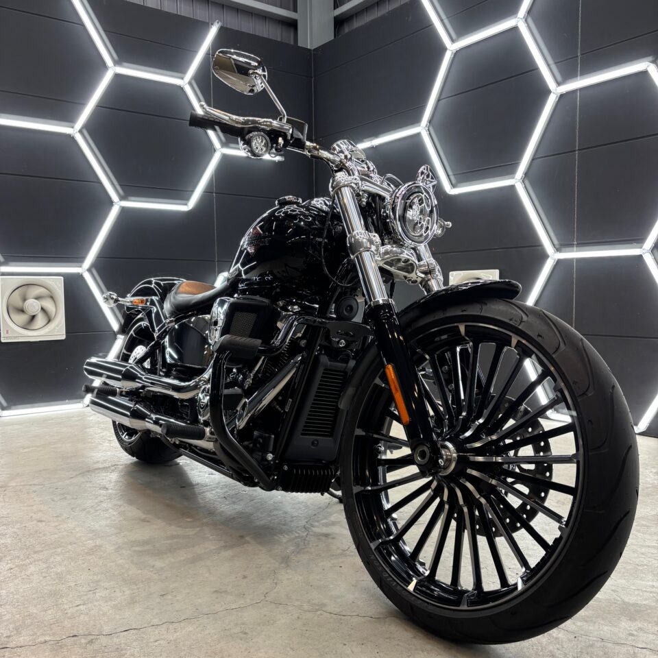 ハーレー ブレイクアウト FXBR- 徳島のガラスコーティング・セラミックコーティング専門店 スープ