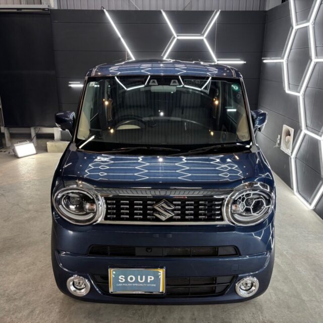 徳島県三好市のカーコーティング専門店SOUPにて、スズキ MX91S ワゴンRスマイルへG.Guardガラスコーティング3層コート再施工とウィンドウ撥水コートを実施。 ボディは深い艶と保護性能を回復し、ガラス面は雨天時の視界性能を大幅に向上。