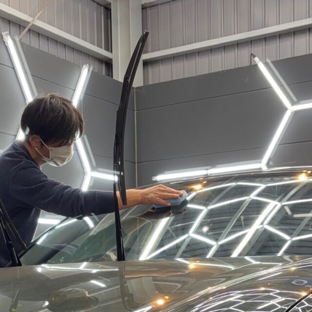 トヨタ ZN8 GR86に、徳島県三好市のカーコーティング専門店SOUPがSystemXセラミックコーティングメンテナンスとウィンドウ撥水コーティングを施工。 ボディの艶と視界性能を同時に向上させ、快適なドライビング環境を実現。