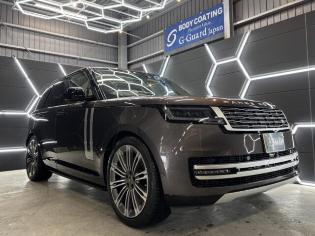 施工完了：圧倒的なプレゼンスと深み
徳島県三好市のカーコーティング専門店SOUPにて、ランドローバー L460 レンジローバーのSystemXセラミックコーティング・メンテナンスが完了。トップコートに専用セラミックコーティングローションを塗布し、さらなる膜厚感と滑らかな手触りを実現。最高峰の保護膜が放つ深い艶が、レンジローバーの気品をより一層際立たせます。