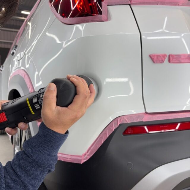 新車 ホンダ DG5 WR-Vに、徳島県三好市のカーコーティング専門店SOUPがボディ研磨と3層ガラスコーティング G.Guardを施工。
塗装本来の艶と透明感を引き出し、新車以上の美しい仕上がりへ導きます。