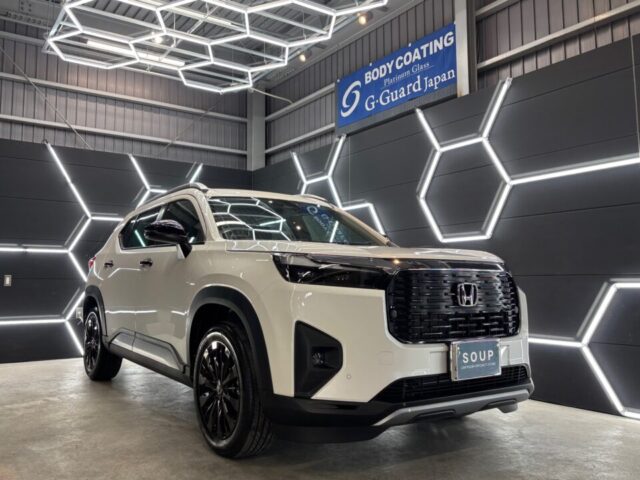 徳島県三好市のカーコーティング専門店SOUPにて、新車 ホンダ DG5 WR-Vへ3層ガラスコーティング「G.Guard」を施工。 ガラス被膜を重ねることで、深い艶と高い耐久性を実現し、美しいボディを長期間保護します。