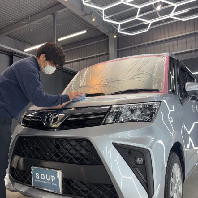 ベース層・ミドル層を施工後、最終仕上げとなるTOPコーティング工程を実施。プラチナ3層構造により、艶の深み・防汚性能・耐久性をさらに強化。徳島県三好郡エリアで新車コーティングをご検討中の方にも安心の多層被膜構造です。