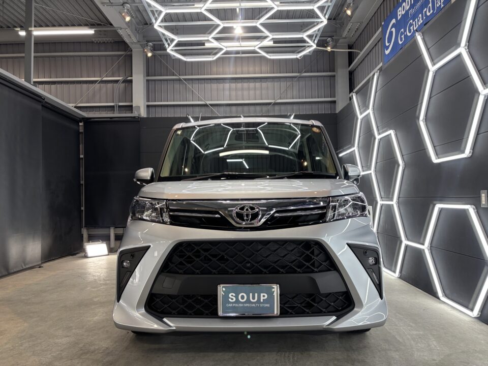 徳島県三好市のカーコーティング専門店SOUPにて、徳島県三好郡よりご来店の新車トヨタ M900A ルーミーへプラチナ3層コーティング（G.Guardガラスコーティング）を施工。重厚感ある深い艶と高耐久被膜により、新車の美しさを長期間維持します。
