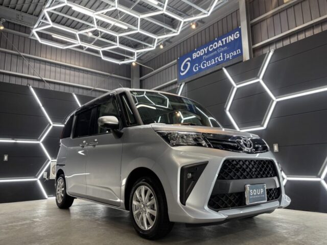 徳島県三好市のカーコーティング専門店SOUPにて、徳島県三好郡よりご来店の新車トヨタ M900A ルーミーへプラチナ3層コーティング（G.Guardガラスコーティング）を施工。重厚感ある深い艶と高耐久被膜により、新車の美しさを長期間維持します。