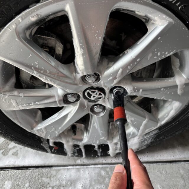 徳島県美馬市からご来店の新車トヨタ アクア（MXPK16）。徳島県三好市カーコーティング専門店SOUPが純水洗浄・鉄粉除去・脱脂処理まで徹底し、G.Guardプラチナ3層コーティングの密着性を最大限に高める下地処理を実施。