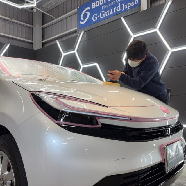 徳島県美馬市よりお越し頂いた新車トヨタ MXPK16 アクアに、徳島県三好市カーコーティング専門店SOUPが軽研磨を施工。塗装面を均一化し、G.Guardガラスコーティングの透明感と光沢を一段と向上。
