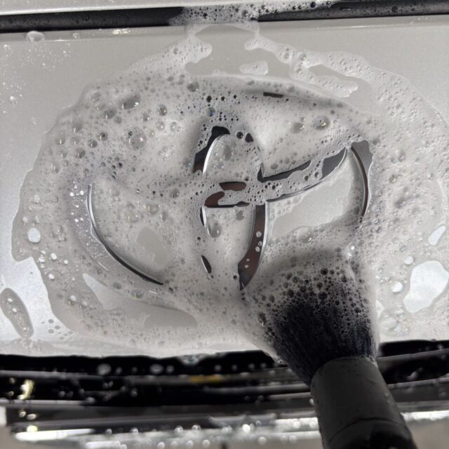 徳島県美馬市からご来店の新車トヨタ アクア（MXPK16）。徳島県三好市カーコーティング専門店SOUPが純水洗浄・鉄粉除去・脱脂処理まで徹底し、G.Guardプラチナ3層コーティングの密着性を最大限に高める下地処理を実施。