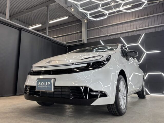 徳島県三好市のカーコーティング専門店SOUPにて、徳島県美馬市からご来店頂いた新車トヨタ MXPK16 アクアへG.Guardガラスコーティング〈プラチナ3層コーティング〉を施工。高硬度ガラス被膜が深い艶と長期耐久性を実現。