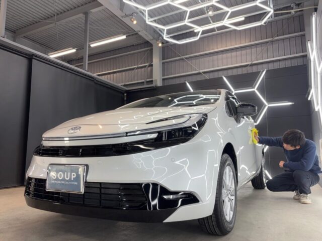 徳島県三好市のカーコーティング専門店SOUPにて、徳島県美馬市からご来店頂いた新車トヨタ MXPK16 アクアへG.Guardガラスコーティング〈プラチナ3層コーティング〉を施工。高硬度ガラス被膜が深い艶と長期耐久性を実現。