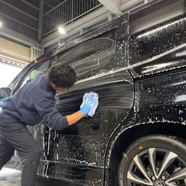 徳島県三好市のカーコーティング専門店SOUPで施工中の新車トヨタ MZRA90 ヴォクシー。SystemX Crystal SS施工前の徹底洗浄と下地処理により、密着性と最終仕上がりを最大化。