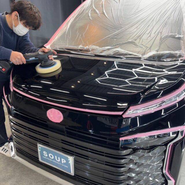新車トヨタ MZRA90 ヴォクシーが徳島県三好市のカーコーティング専門店SOUPでボディ研磨後、SystemX Crystal SSを施工。微細なスクラッチを整え、新車以上の透明感と艶を実現。