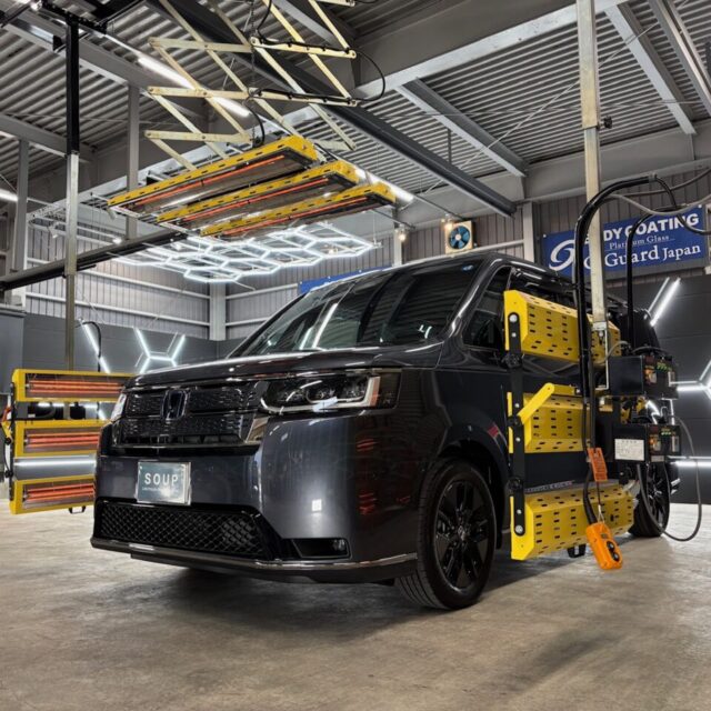 徳島県三好市カーコーティング専門店SOUPにて、新車 ホンダ RP8 ステップワゴンへ施工したSystemX PROセラミックコーティングを遠赤外線ヒーターで加熱乾燥。被膜を安定硬化させ、艶・撥水・耐久性能を最大限に高めます。徳島県三好郡で本格セラミックコーティングをお探しの方へおすすめの施工内容です。
