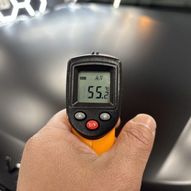  施工工程：遠赤外線ヒーターによる加熱乾燥 徳島県三好市のカーコーティング専門店SOUPでは、施工の最終段階で遠赤外線ヒーターによる加熱乾燥を行います。これによりSystemX MAX MFの分子結合を促進させ、艶・撥水・耐久性能を極限まで引き出した状態で、徳島市のオーナー様へ納車いたします。