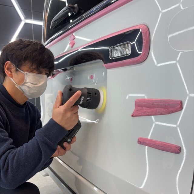 徳島県三好郡よりご来店頂いたスズキ MK53S スペーシアカスタムへ、徳島県三好市のカーコーティング専門店SOUPがSystemX PROセラミックコーティングと軽研磨を施工。中古車特有の微細な洗車キズやくすみを整え、透明感と艶感を高めた美しいボディへ仕上げています。愛車の価値を守る本格カーコーティング施工。