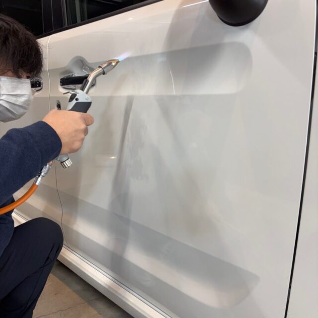スズキ MK53S スペーシアカスタムへ、徳島県三好市のカーコーティング専門店SOUPがSystemX PRO専用ガスプライマーを施工中。徳島県三好郡よりご来店頂いたお客様の愛車へ、セラミックコーティングの密着性・耐久性・防汚性能を高める重要な下地工程を丁寧に実施。長期間美観を維持するためのプロフェッショナル施工。