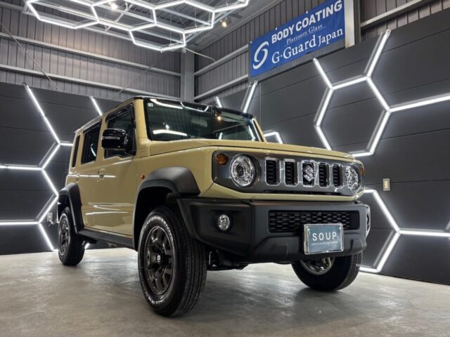 徳島県美馬市よりご来店頂いた新車 スズキ JC74W ジムニーノマドへ、G.Guardガラスコーティング プラチナ3層コーティング施工が完了。徳島県三好市のカーコーティング専門店SOUPによる徹底した下地処理・軽研磨・スプレーガン施工・TOPコート施工により、圧倒的な艶と高耐久ガラス被膜を実現した特別な一台へ仕上がりました。