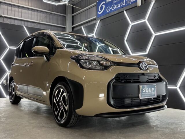 徳島県板野郡よりご来店頂いた新車 トヨタ MXPL10 シエンタへ、G.Guardガラスコーティング プラチナ3層コーティング施工が完了。徳島県三好市のカーコーティング専門店SOUPによる徹底した下地処理・軽研磨・スプレーガン施工・TOPコート施工・遠赤外線乾燥により、圧倒的な艶と高耐久ガラス被膜を実現した特別な一台へ仕上がりました。新車の美しさを長期間守り続ける、プレミアムガラスコーティング施工です。