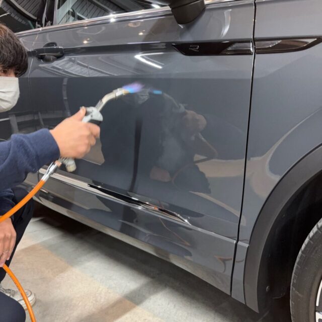 フォルクスワーゲン AD1 ティグアン Rラインへ、徳島県三好市のカーコーティング専門店SOUPがSystemX PRO専用ガスプライマーを施工。徳島県吉野川市からご来店のお客様車両に対し、コーティングの密着性・耐久性を飛躍的に向上させるプロ仕様の下地処理工程です。