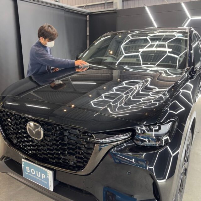 新車マツダ KH3P CX-60へ、徳島県三好市のカーコーティング専門店SOUPがSystemX PROセラミックコーティングを施工。細部パーツにはスプレーガン施工、ボディには手塗り施工を行い、均一で高品質なセラミック被膜を形成しています。