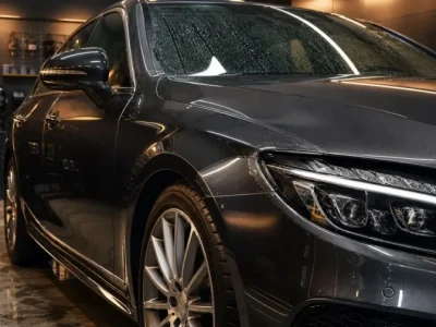 新車コーティングはボディ以外も必要窓ホイール樹脂PPFの優先順位 アイキャッチ - 徳島のガラスコーティング・セラミックコーティング専門店 スープ 新車のボディ、窓、ホイール、樹脂部品、保護フィルムの施工対象を示した編集イメージ