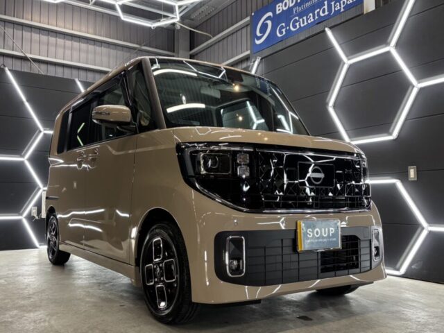 徳島県三好市のカーコーティング専門店SOUPによる、新車のニッサン ルークス（BB1A）へのSystemX PROセラミックコーティング施工が完了。純水を使用した細部洗浄、下地処理、ボディ軽研磨、ガスプライマー、SystemX PRO施工、遠赤外線乾燥、最終仕上げまで、一つひとつの工程を丁寧に施工しました。新車ならではの美しい塗装を引き立てながら、艶・光沢・防汚性・耐久性を備えたセラミックコーティングで長期間ボディを保護します。徳島県三好市を拠点に、徳島県内からご来店いただくお客様の愛車を専門技術で施工しています。