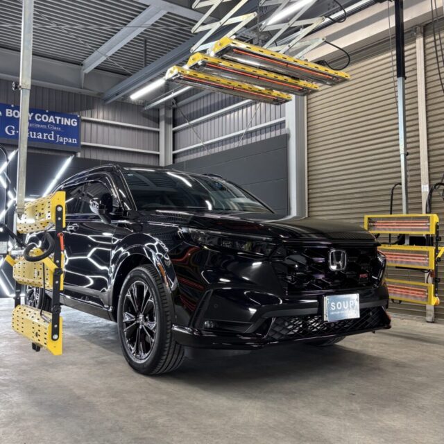 徳島県名西郡よりご来店いただいた新車 ホンダ CR-V RSへ、徳島県三好市のカーコーティング専門店SOUPが遠赤外線ヒーターによる加熱乾燥を実施しました。SystemX PROセラミックコーティングを最適な温度で硬化促進し、耐久性・撥水性能・防汚性能・耐薬品性能・保護性能を最大限まで高めます。