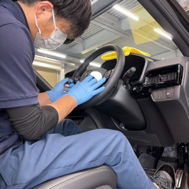 徳島県名西郡よりご来店いただいた新車 ホンダ CR-V RSへ、徳島県三好市のカーコーティング専門店SOUPがレザーシートコーティングを施工しました。透明な保護被膜を形成し、摩耗・擦れ・色移り・汚れ・紫外線による劣化からシートを保護。新車時の質感や美しい風合いを長期間維持します。