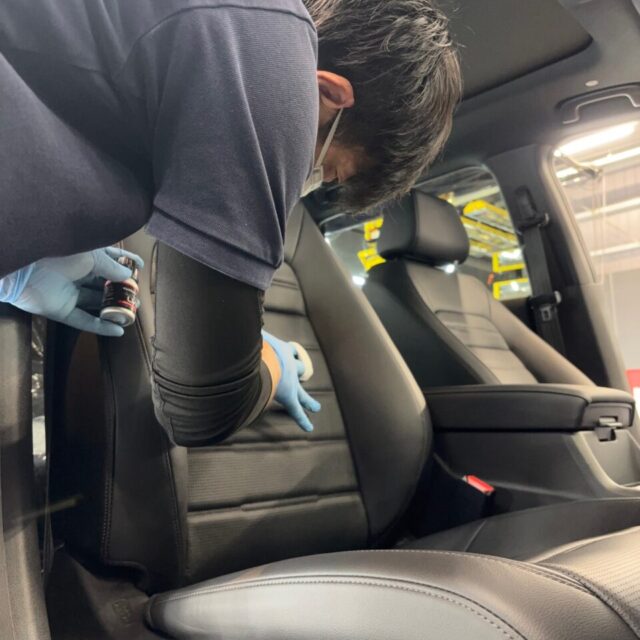 徳島県名西郡よりご来店いただいた新車 ホンダ CR-V RSへ、徳島県三好市のカーコーティング専門店SOUPがレザーシートコーティングを施工しました。透明な保護被膜を形成し、摩耗・擦れ・色移り・汚れ・紫外線による劣化からシートを保護。新車時の質感や美しい風合いを長期間維持します。