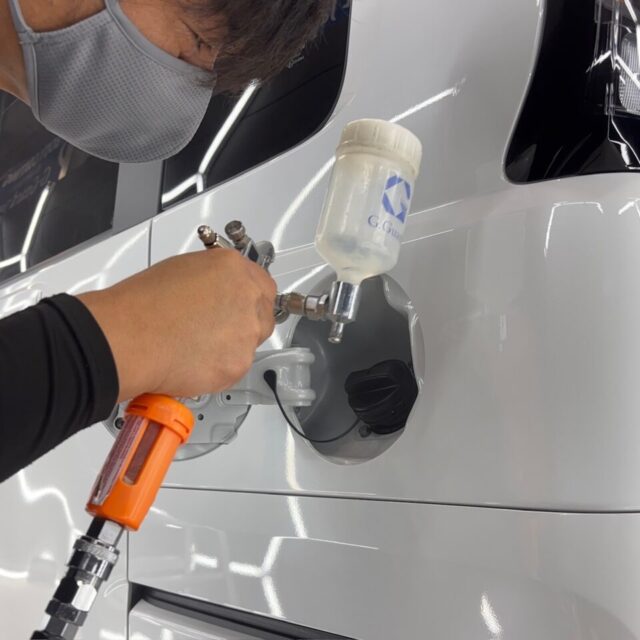 徳島県三好市のカーコーティング専門店SOUPにて、新車ニッサン ルークス オーテックライン(BB2A)へG.Guardプラチナ3層コーティングをスプレーガン施工。均一で美しいガラス被膜を形成し、深い艶と優れた撥水性・防汚性・耐久性を引き出します。